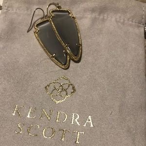 Like new- Kendra Scott arrowhead earrings